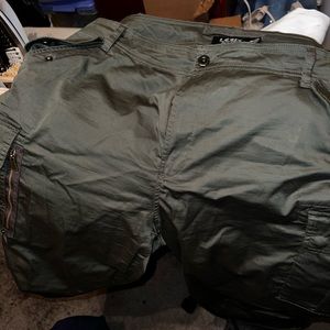 Lauren Ralph Lauren Cotton Sateen Cargo Pants. Olive green